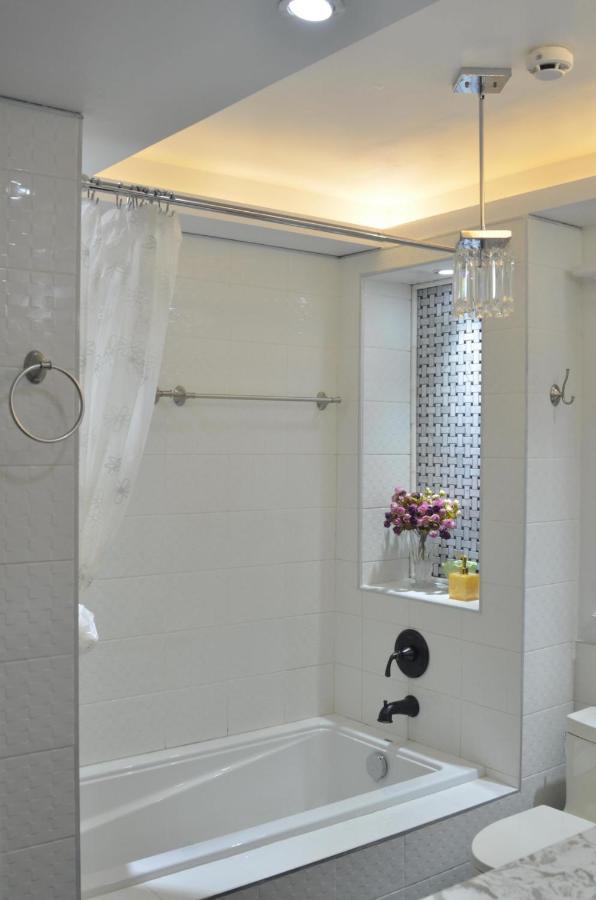 Salmon Magwood Guesthouse Toronto Bagian luar foto